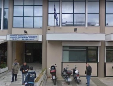«Ντου» ομάδας αγνώστων στη ΔΟΥ Χαλανδρίου - «Θα σε λιώσουμε» φώναζαν στον έφορο